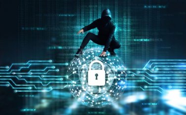 4 HÃNG TÀU LỚN NHẤT THẾ GIỚI BỊ TẤN CÔNG MẠNG